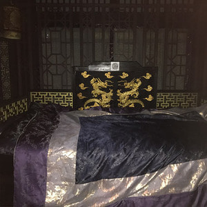 KING&#039;S BED